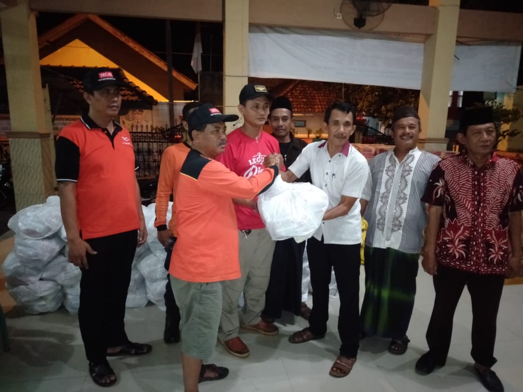 BPBD Kabupaten Sidoarjo Melakukan Pendistribusian Sembako Sejumlah 218 Paket Di Desa Candipari Kecamatan Porong