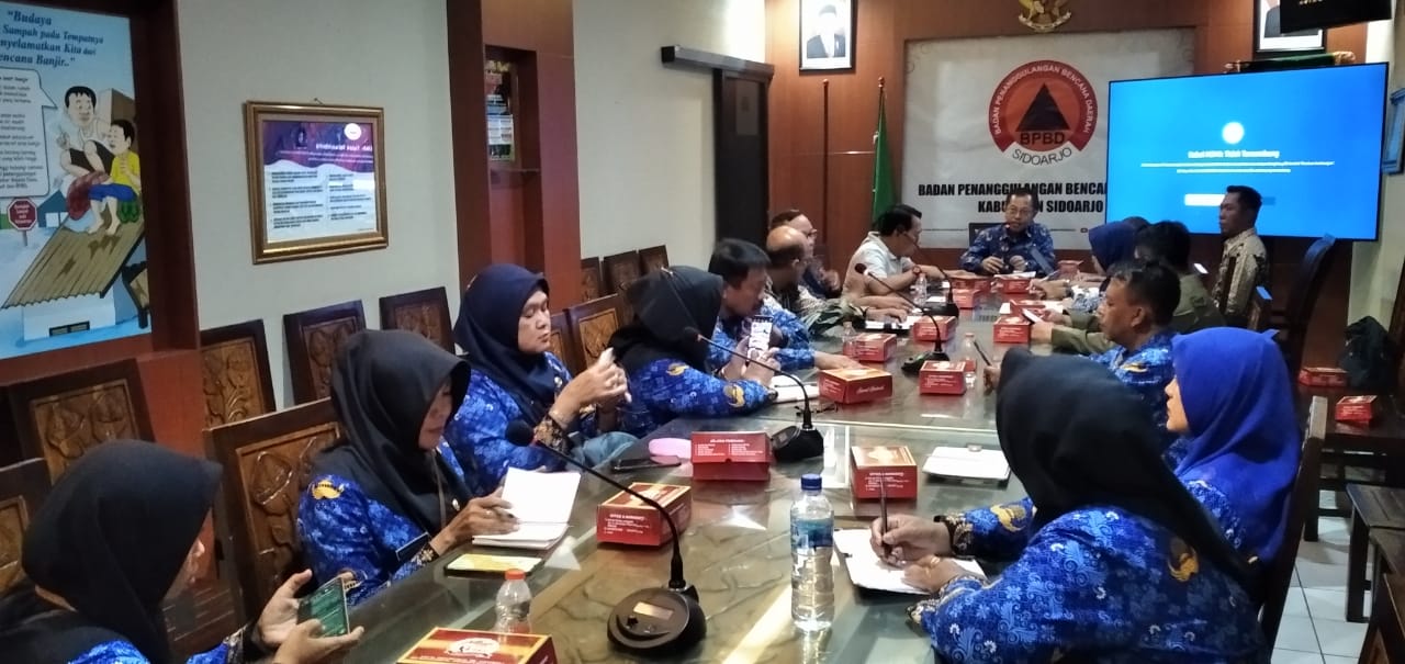 Rapat Koordinasi Pelaksanaan KKN Tematik Kebencanaan UNITOMO di SD Kecamatan Tulangan yang bertempat di ruang rapat BPBD Kabupaten Sidoarjo