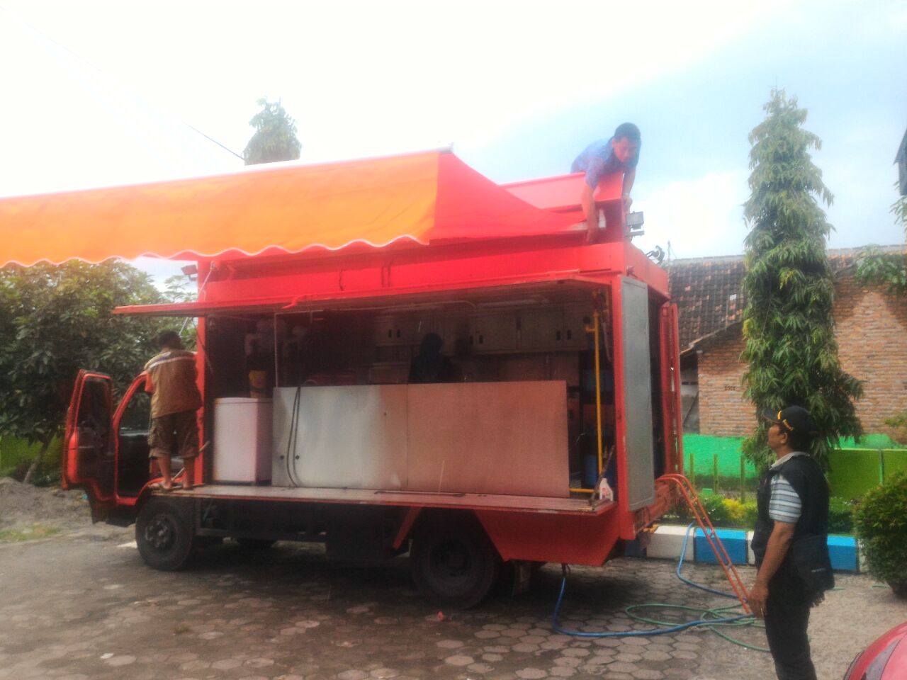 BPBD Kabupaten Sidoarjo Mendirikan Dapur Umum Di Desa Kupang Kecamatan Jabon 