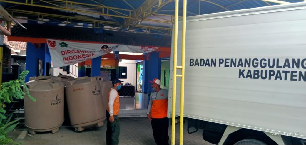 BPBD Kab. Sidoarjo Sediakan Tandon Air Bersih di Desa Banjarasri dan Desa Kedungbanteng, Kecamatan Tanggulangin