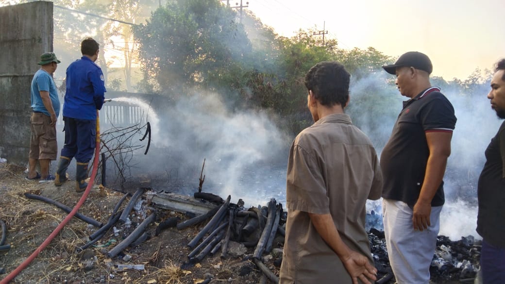 Kebakaran Lahan Kosong di Jl. Ledjen Suprapto, Kecamatan Waru