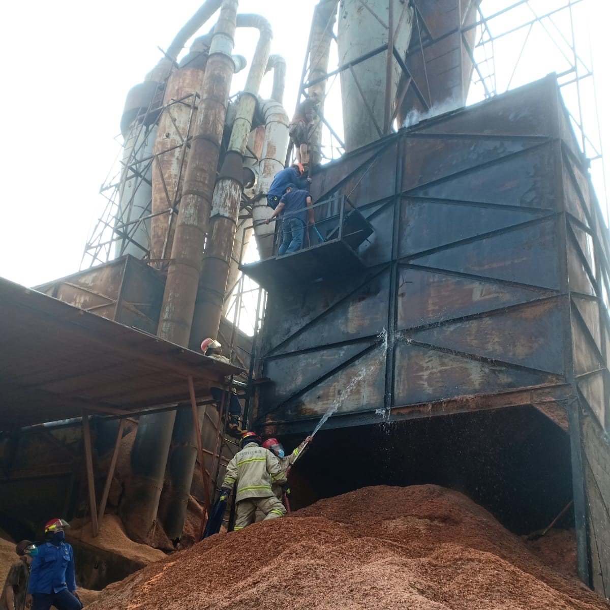 Kebakaran Tempat industri PT. Tohitindo Multicraft Industries, Desa Sidorejo, Kecamatan Krian