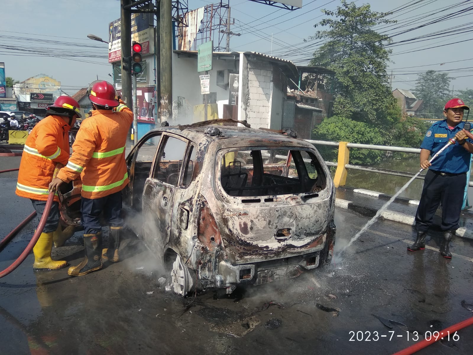 Kebakaran Mobil di  Jl. Raya Geluran Kecamatan Taman