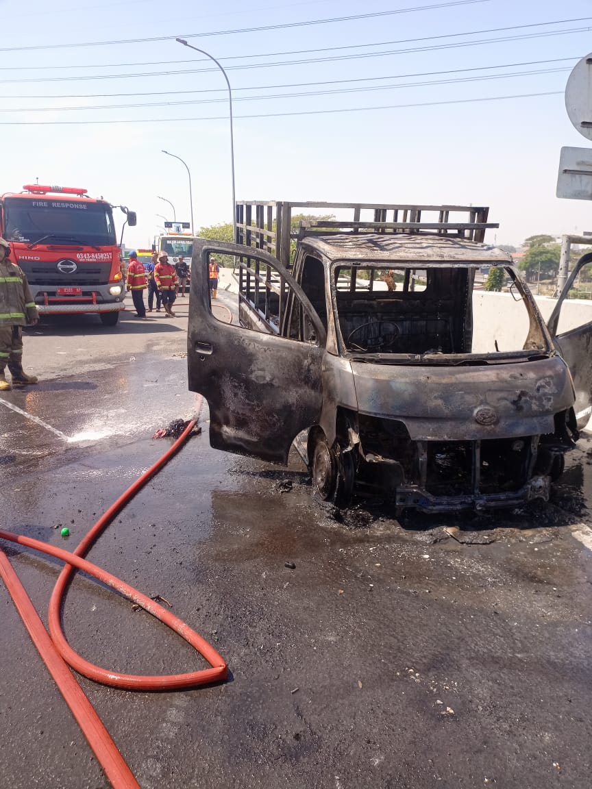 Kebakaran Mobil di Tol Gempol KM.771