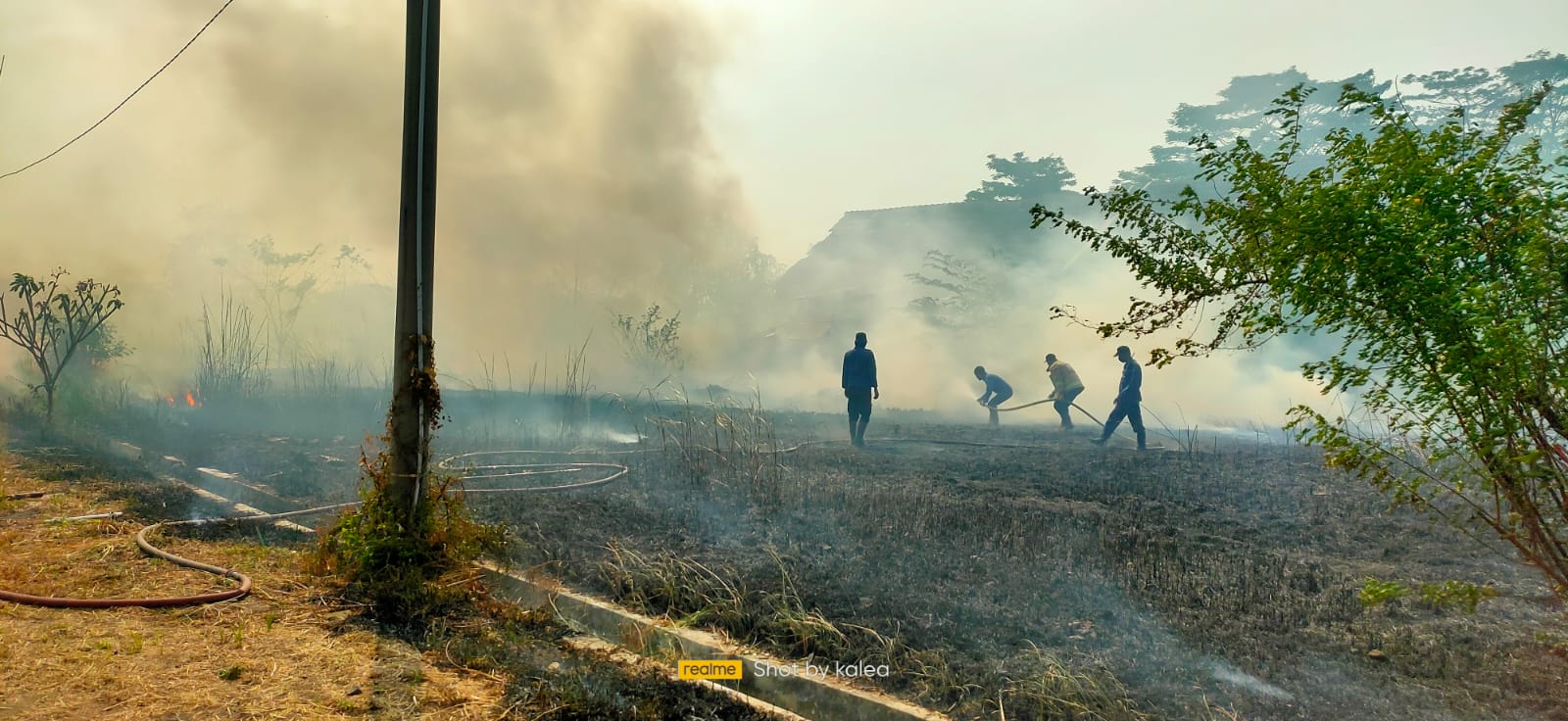 Kebakaran Lahan Kosong Di Desa Kepatihan Kecamatan Tulangan 1578