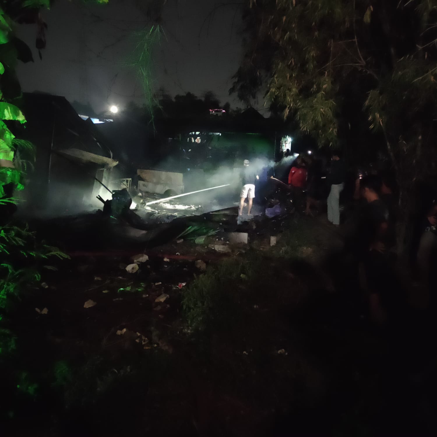 Kebakaran Gudang AC Bekas di Desa Gemurung, Kecamatan Gedangan