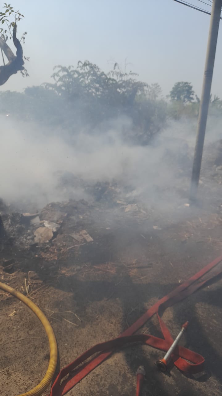 Kebakaran Lahan Kosong di Jl. Lingkar timur, Desa Bluru Kidul, Kecamatan Sidoarjo