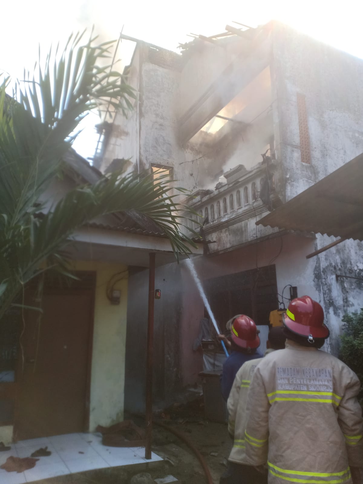 Kebakaran Rumah Penduduk di Jalan Ngingas Barat, Kelurahan Krian
