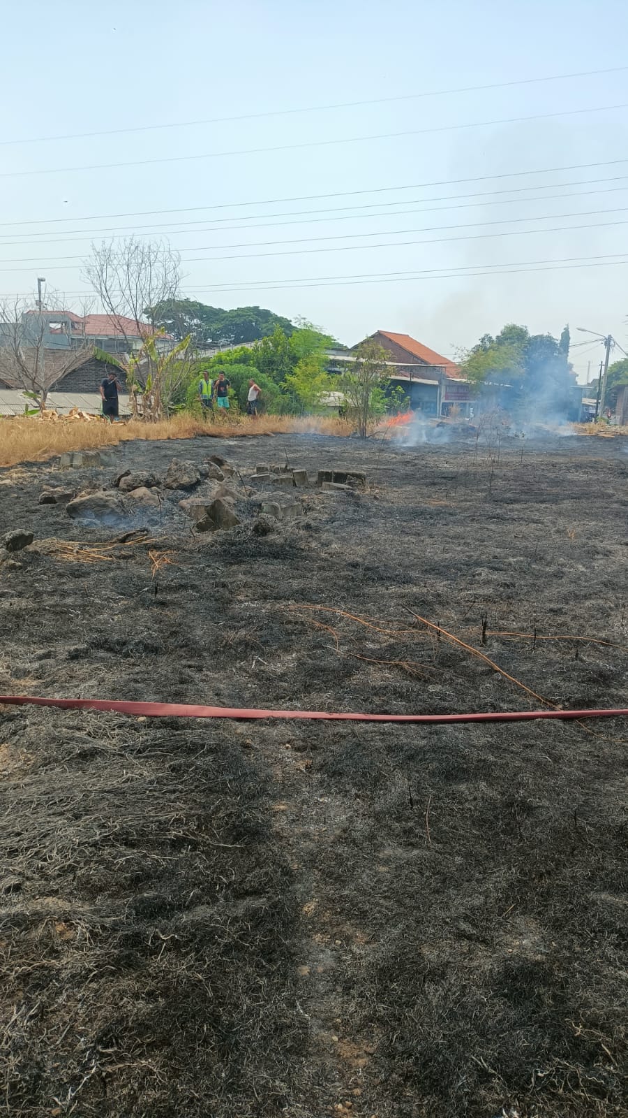 Kebakaran Lahan Kosong di Desa Kalisampurno, Kecamatan Tanggulangin