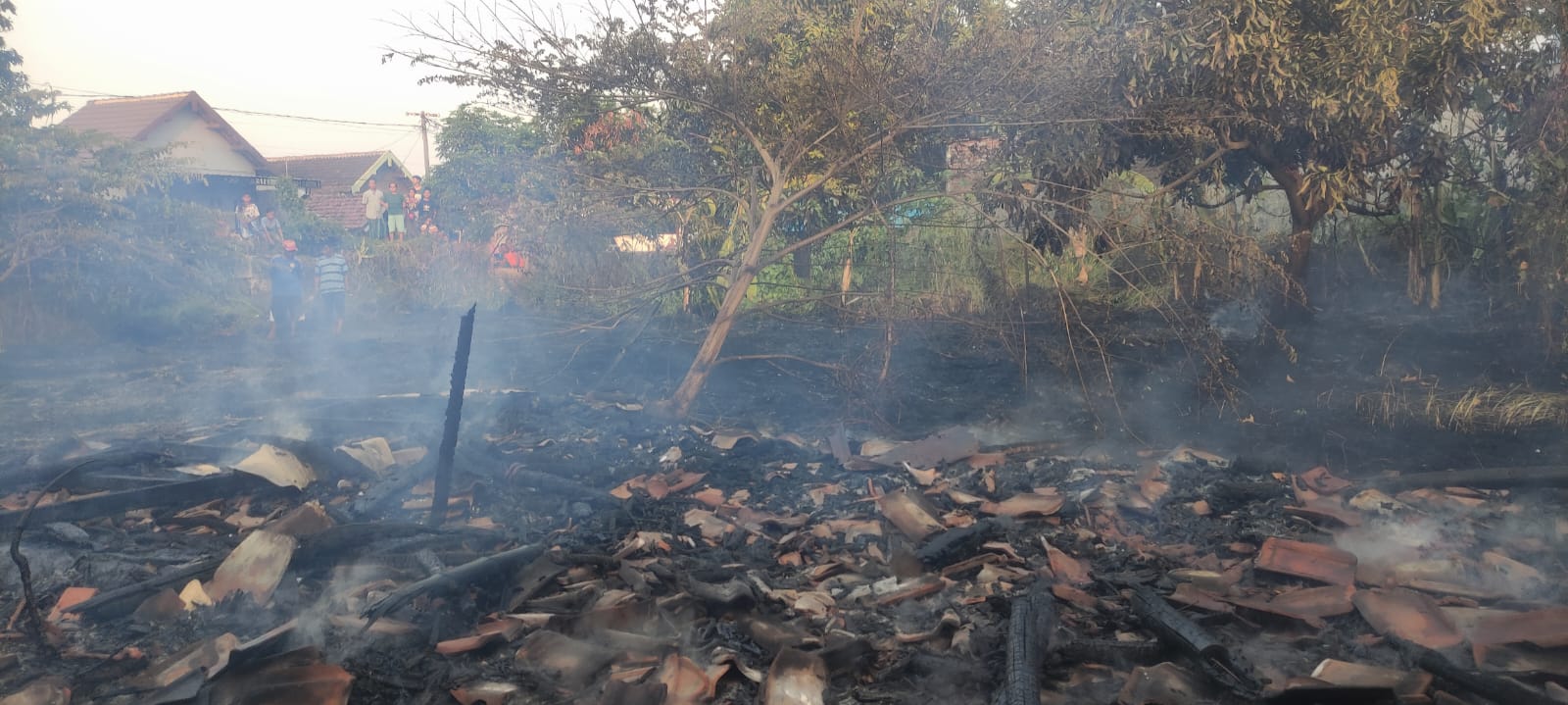 Kebakaran Lahan Kosong di Desa Damarsi, Kecamatan Buduran