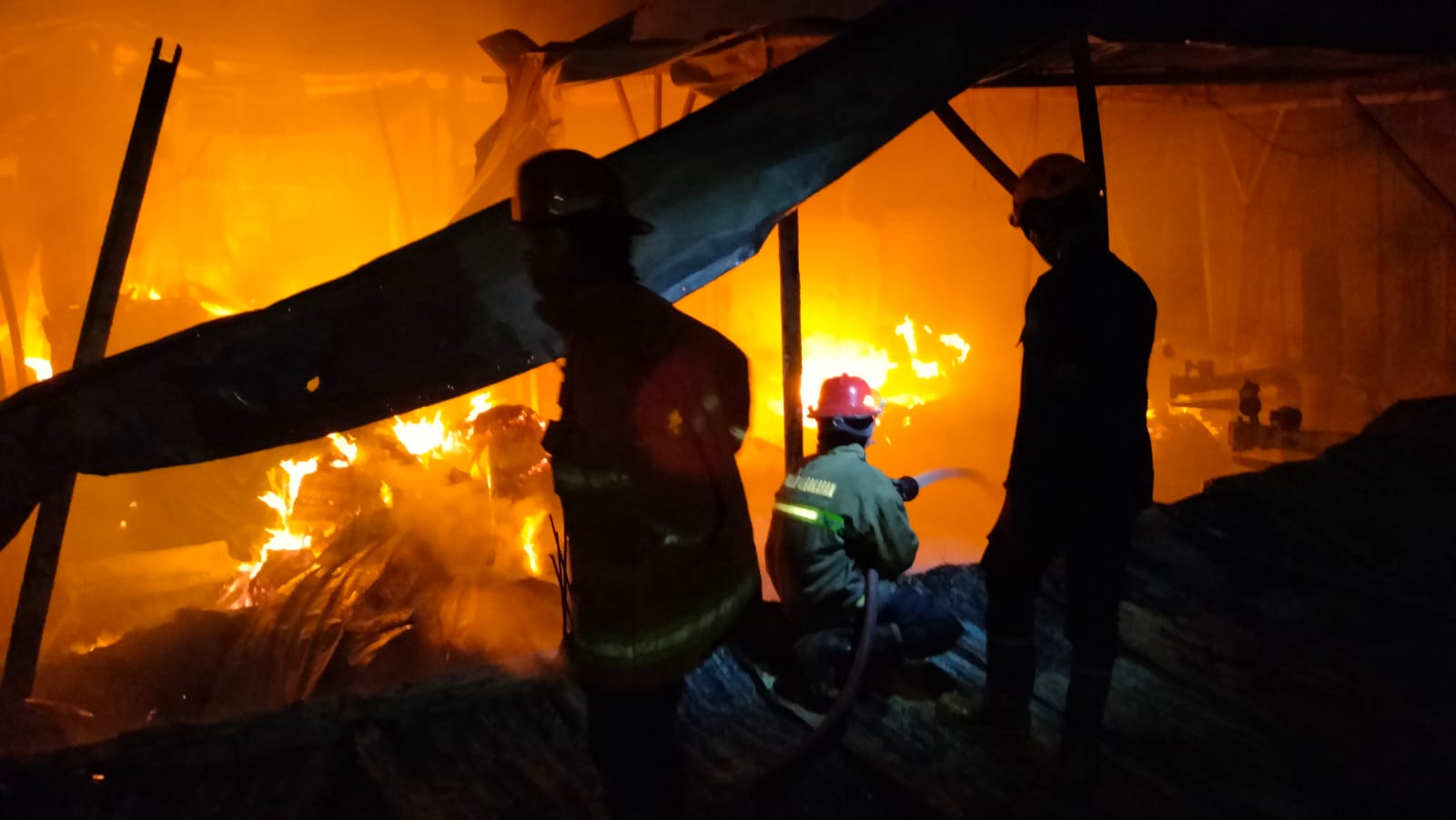 Kebakaran Industri di CV Samudera Anugerah Sion, JL. Raya Kletek, Kecamatan Taman