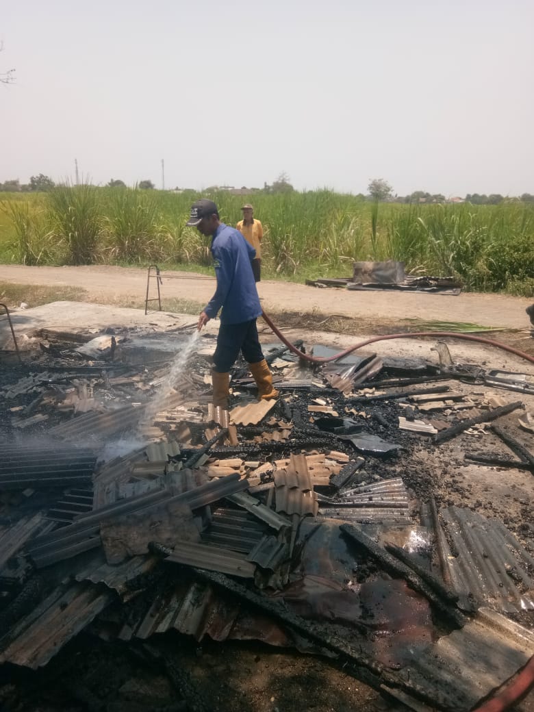Kebakaran Warung Kopi di Desa Kepadangan, Kecamatan Tulangan
