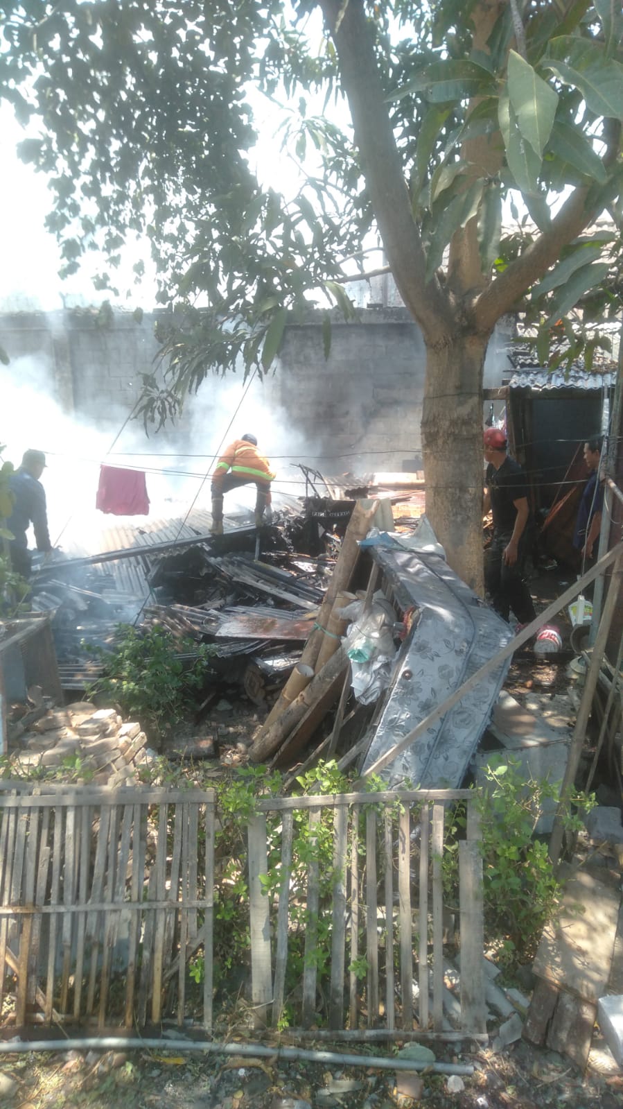 Kebakaran Rumah Semi-Permanen di Desa Candi, Kecamatan Candi