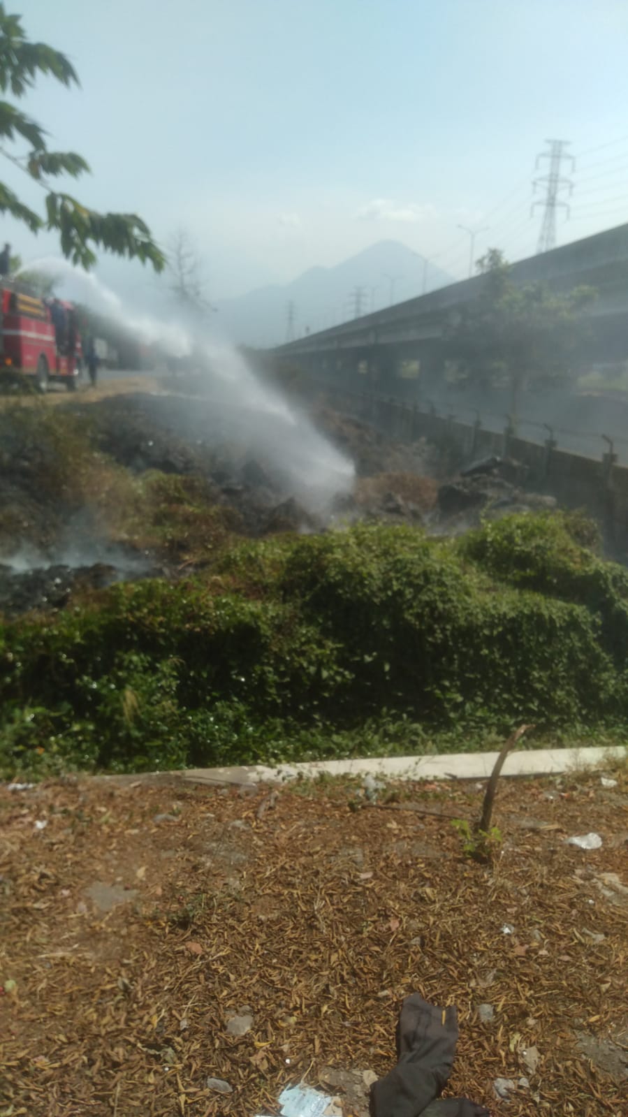 Kebakaran Lahan Kosong di Jl. Arteri Porong, Kecamatan Porong