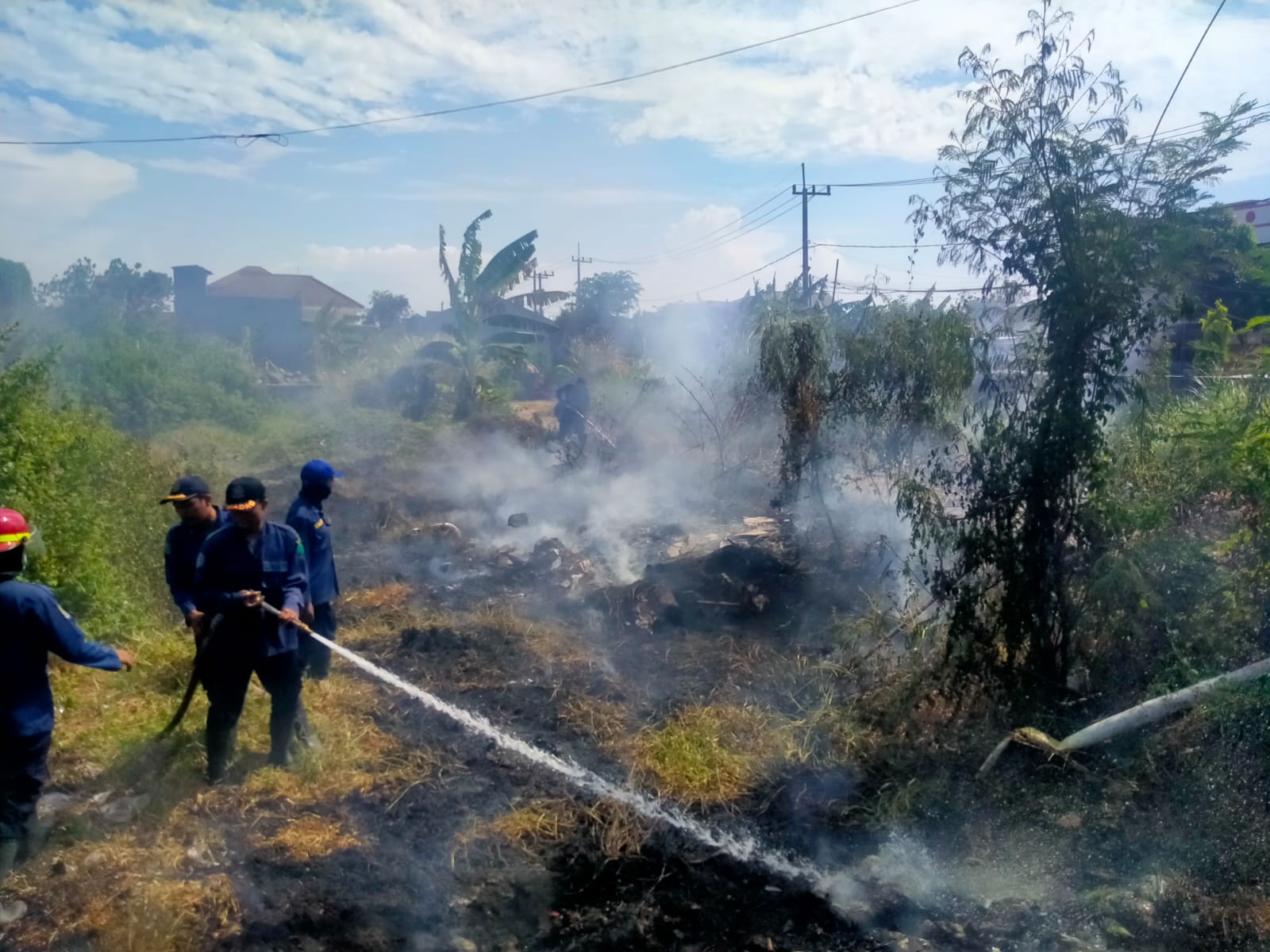 Kebakaran Lahan Kosong di Dusun Kweni, Desa Anggaswangi, Kecamatan Sukodono