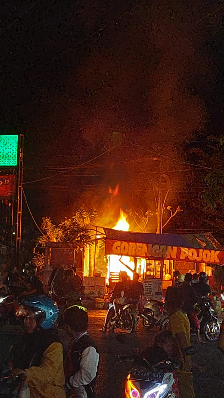 Kebakaran Tempat Usaha (Warung Penjual Gorengan) di Jalan Gading Fajar, Desa Sepande, Kecamatan Candi